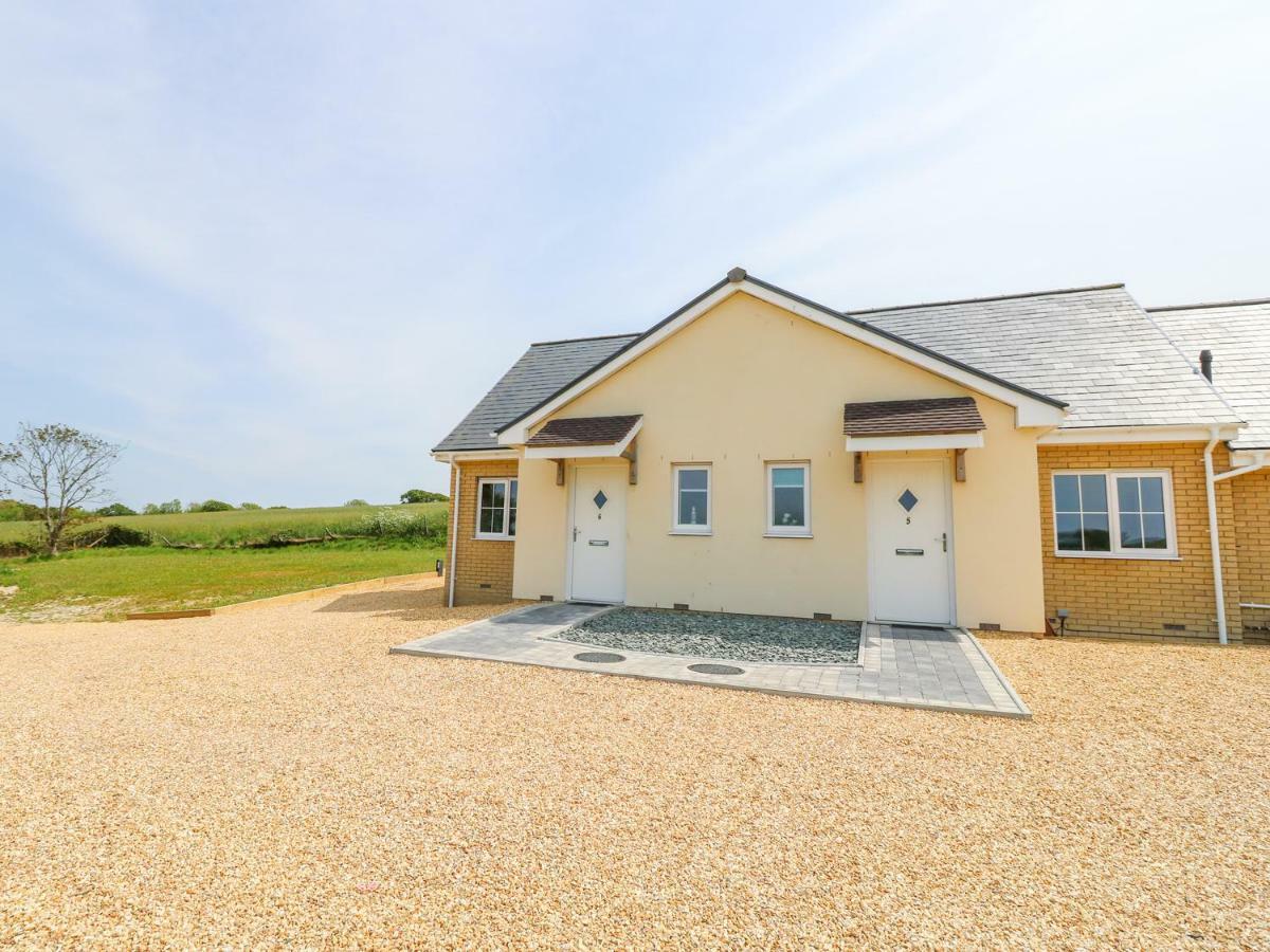 6 Yarmouth Cottages Freshwater Exterior photo