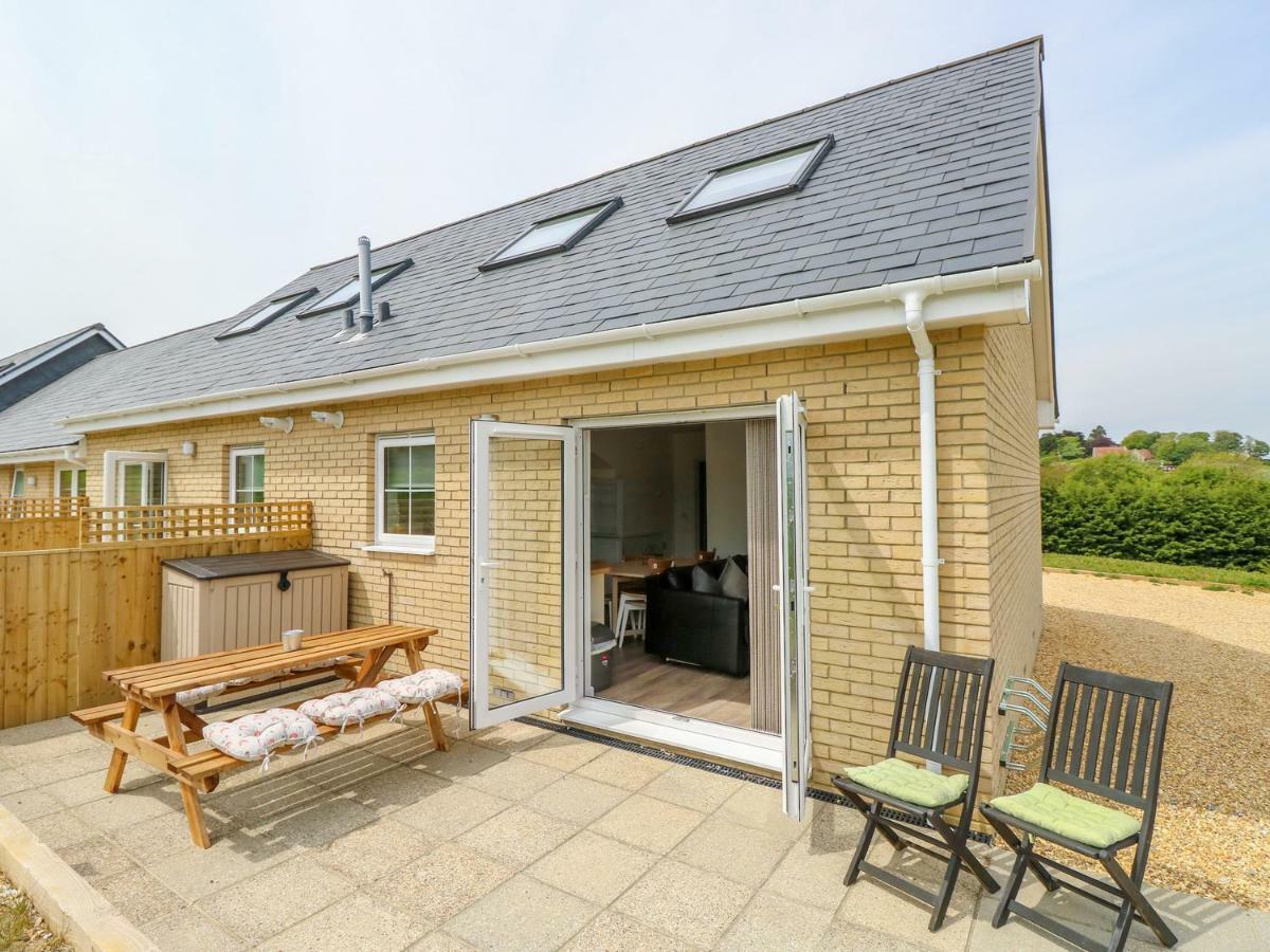 6 Yarmouth Cottages Freshwater Exterior photo